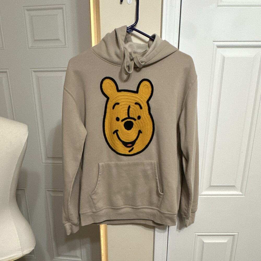 Disney Winnie the Pooh Men's M Beige Fleece Pullover Hoodie Pockets Embroidered